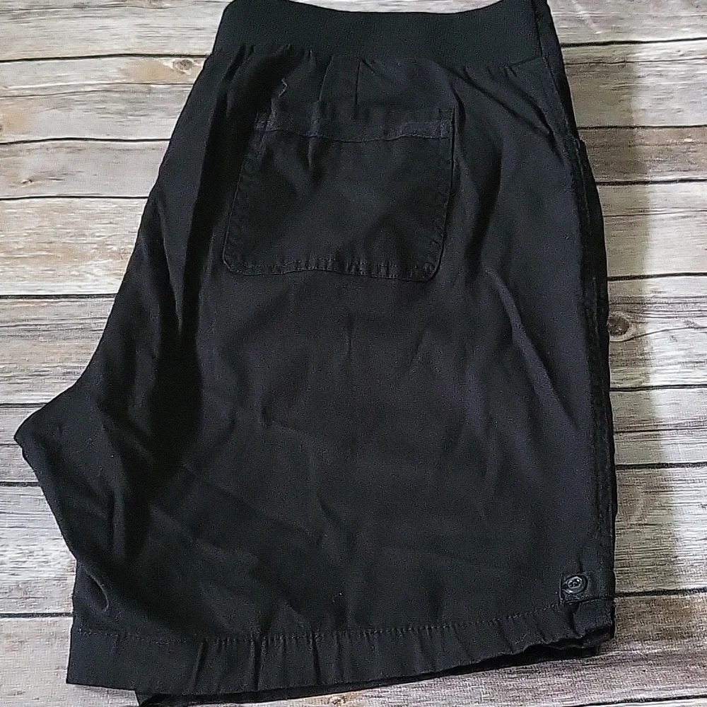 Briggs black lightweight shorts with double button waist and 7.5